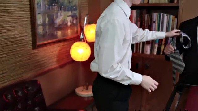 gefesselter Mormonenarsch gefingert