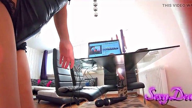 El gran trasero de la sexy Dea se abre en un fascinante primer plano intermitente