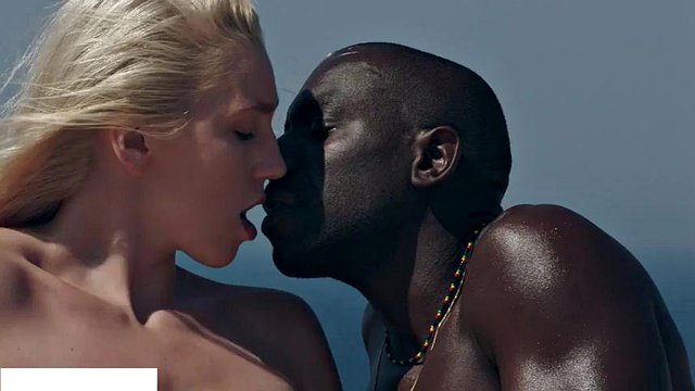 Interracial : porno pipe, levrette et cow-girl