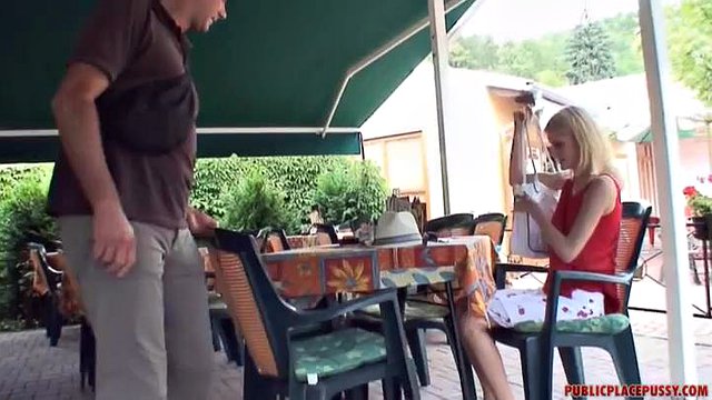 La magra e bellissima ceca Kate con Katerina Szitkova: pompino, cowgirl e porno biondo