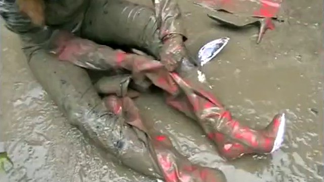 sasja en fangosas botas de muslo rojo!!!