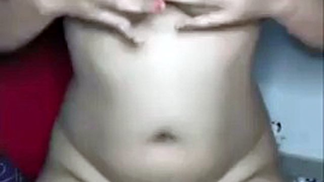 Indonesian sexy masturbates in hijab using bottle