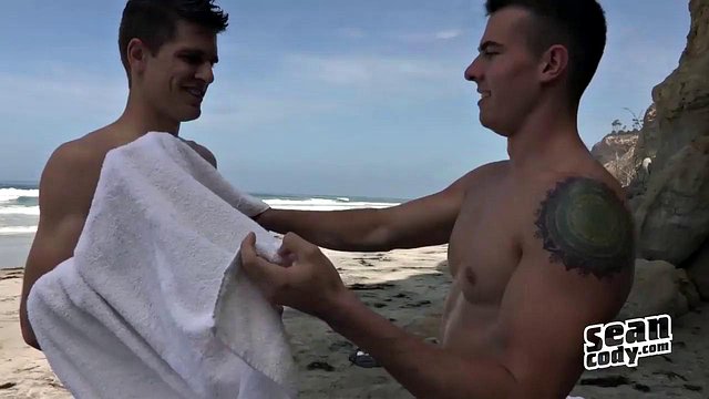 Muscle Hunks Jess and Graham Shoot Their Loads