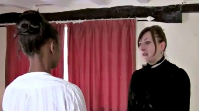 lady pandora disciplines her servant