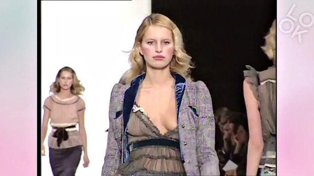 Üstsüz Moda Gösterisi-Podyumda Çıplaklar-NSFW Moda Modeli ayyy