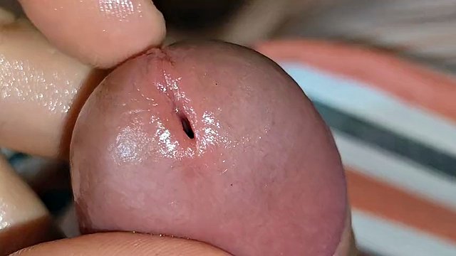 Ragazzo etero dimostra il punto esatto dell'eiaculazione maschile in pochi secondi