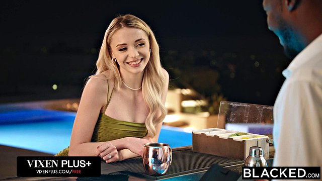 La carina bionda sposata Cecelia Taylor desidera ardentemente un grosso cazzo creampie