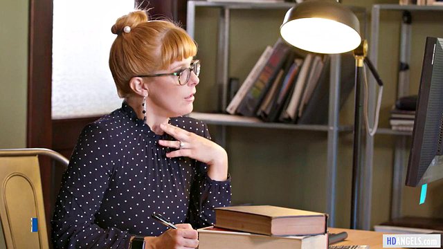Trío lésbico en la biblioteca después de la hora de cierre - Penny Pax, Karla Kush, Jay Taylor