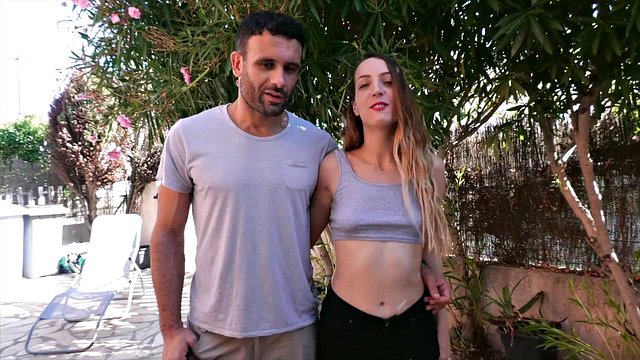 Liz Rainbow: Small Tits Bitch Gives Big-Cock Blowjob Outdoors