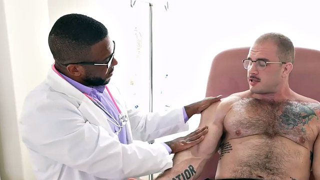 Black doctor with muscles fetish gives HJ to his big patient