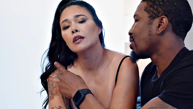 UP CLOSE - Gorgeous Horny MILF Dana Vespoli Challenges Herself With Isiah Maxwell's HUGE Dick!