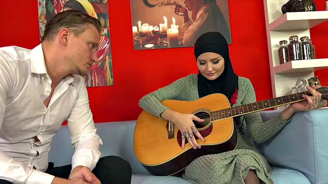Sikini tutmakta gitardan daha iyi