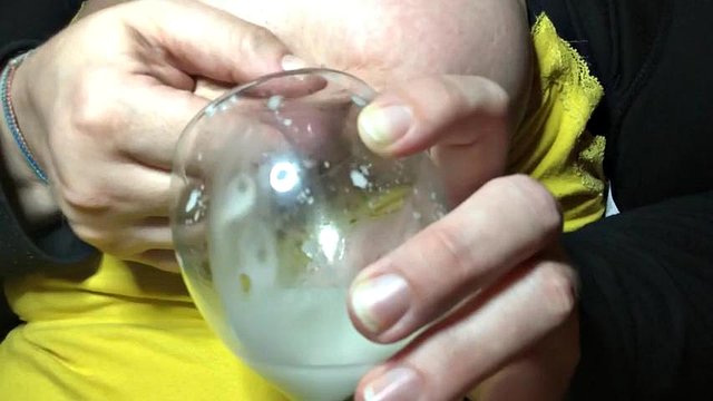 Seins laiteux : gros seins, porno amateur et solo