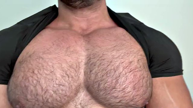 Cocky Bodybuilder Chest Bounce Worship