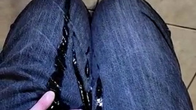 Desperate to pee in the morning, before losing control in my jeans!