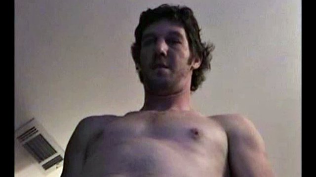 Ce grand et beau mec est vraiment un mec merveilleux, et c'est un peu une surprise. Je m'attendais à ce qu'il soit arrogant et égocentrique, mais Jimmy est en réalité très humble, amical et prêt à plaire.