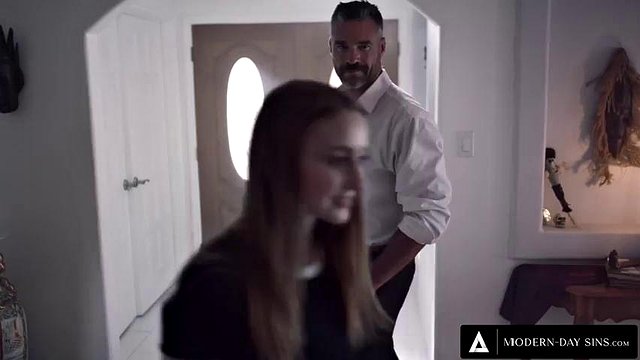 MODERN-DAY SINS - Naughty Anny Aurora Sneaks Off To Bang Her BFF's Stepdad SPANISH SUBTITLES