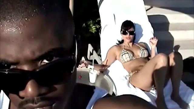 觀看GSDGV -Paris Hilton，Kim Kardashian，Doggy色情