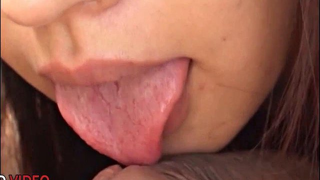 Mecumi pounds svou přítelkyni zpět do extáze v divokém tvrdém sexu dovádění plném syrové vášně