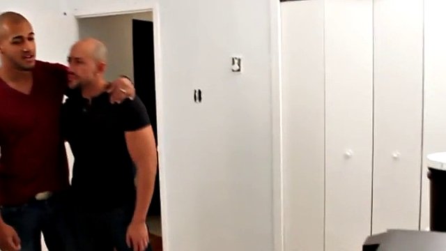 Γκέι διαφυλετικό τρίο με δύο μαύρους