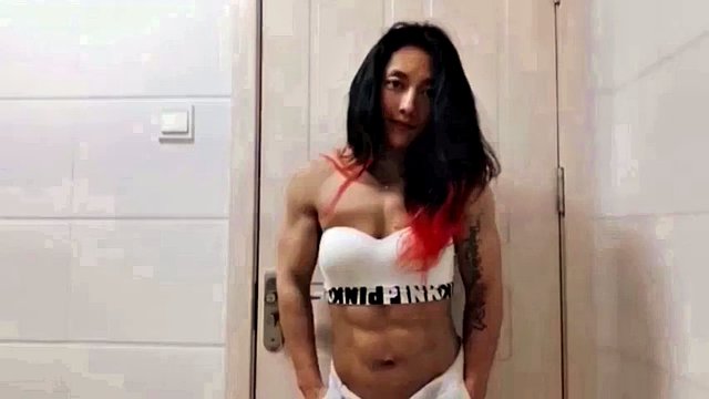 Chinese female bodybuilder with strong body