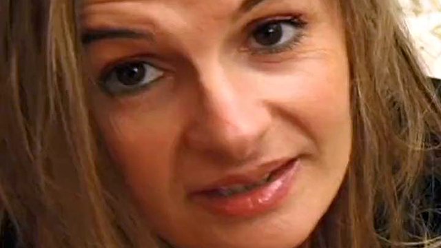 Puttana bionda francese sculacciata duramente prima della sborra