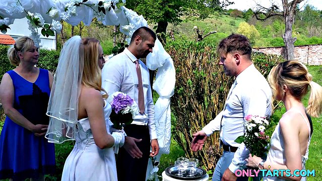 Blonde Alecia Fox Bride Gives Blowjob Cumshot