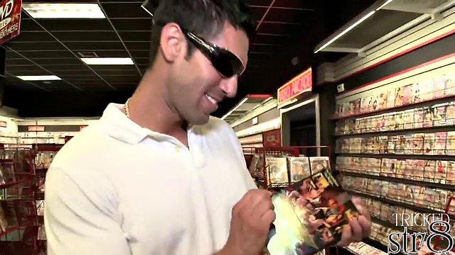 وسيم قرنية str8 زيارات مثلي الجنس gloryhole