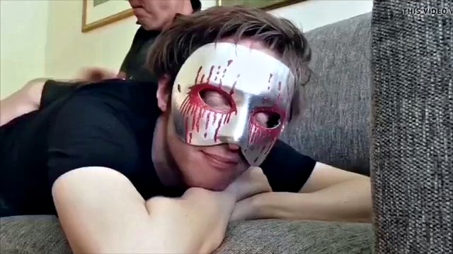 Il ragazzo amatoriale riceve la sua prima fustigazione