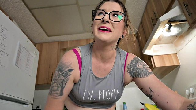 Missellie8 Fills Tight Poophole