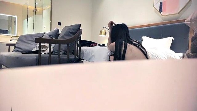 [Alla ricerca di fiori a mezzanotte] (Seconda scena) La piccola lolita con la migliore voce da bambina è crollata a terra per la stanchezza e ha detto che non aveva alcuna forza ed era alla mercé degli altri 2: Grandi tette, MILF e porno fatto in casa