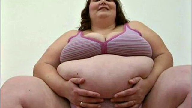 SSBBW SUCKS A COCK