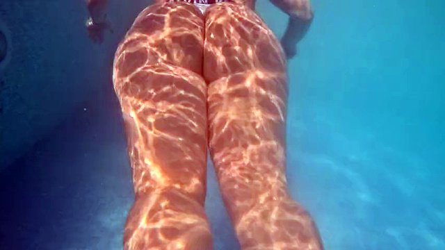 Underwater Pawg In Sexy Bikini