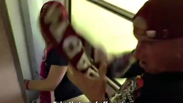 Karısı futbol maçından sonra kocayı boynuzluyor