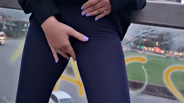 Cameltoe - Je portais des pantalons de yoga serrés déchirés en public Orgasm